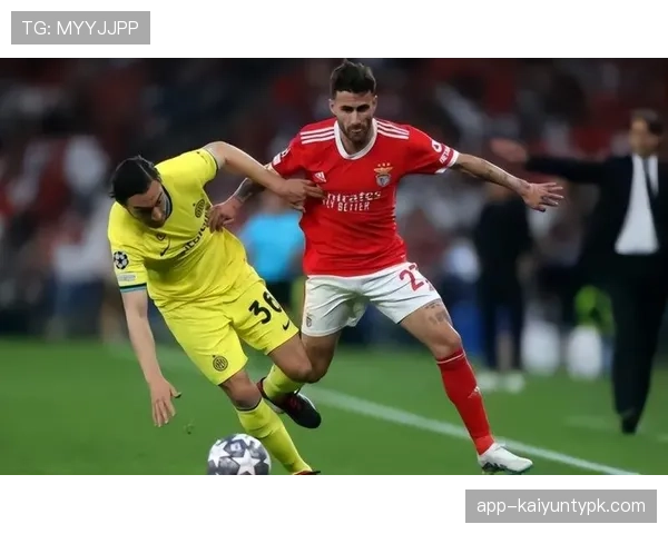 奥纳纳的中场覆盖能力：屏障作用与扫荡效率解析