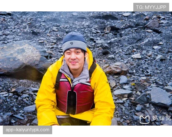 柳雅慧训练完直接啃冰块解渴，这自律程度我真看傻了